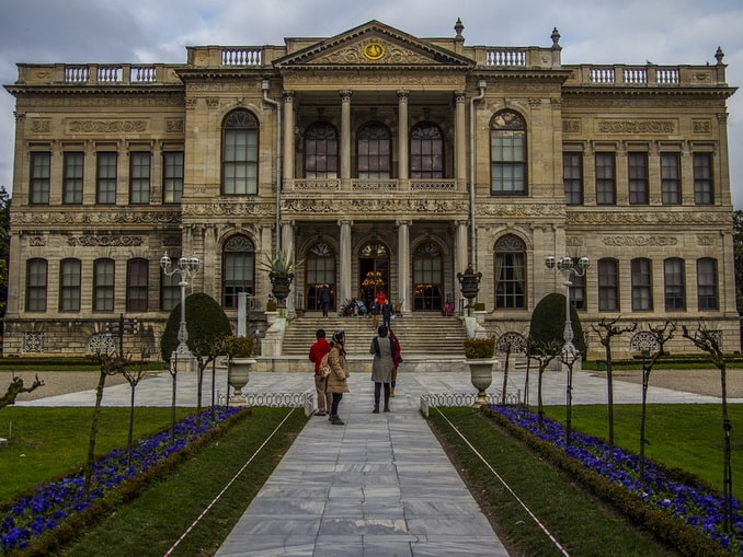 In Istanbul you must see Dolmabahce Palace 