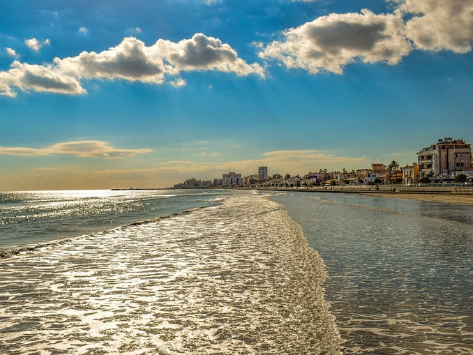Are the beaches of Larnaca sandy?