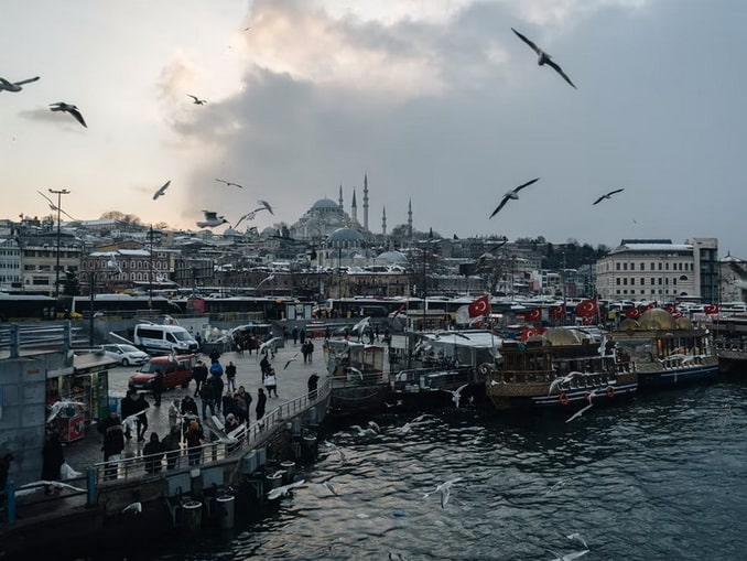 In winter in Istanbul is sometimes warm