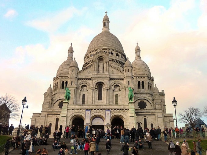 Paris in February bears the end of the winter