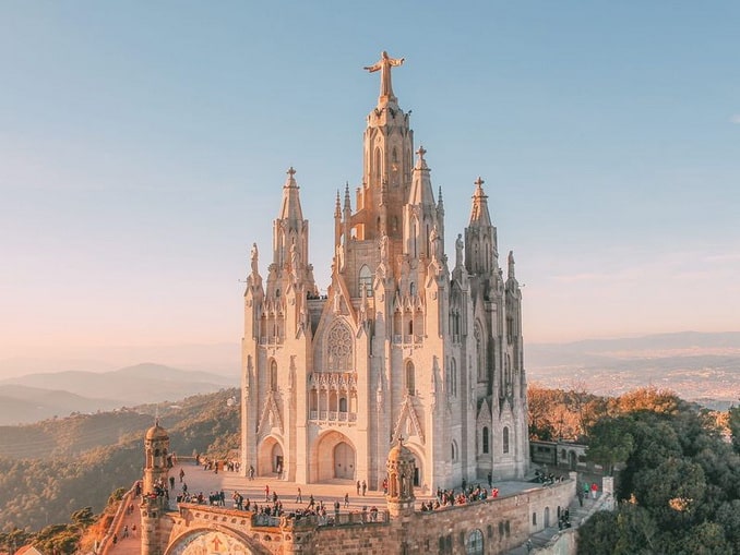 How do I get to Sacred Heart Barcelona?
