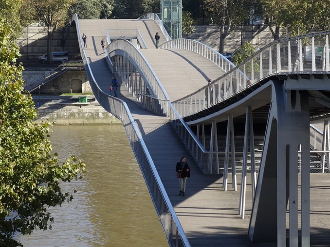 The weather in May is good for walking on the footbridge over the Seine in Paris