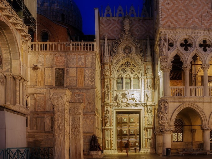 To visit Doge's Palace is the first thing to do in Venice in April