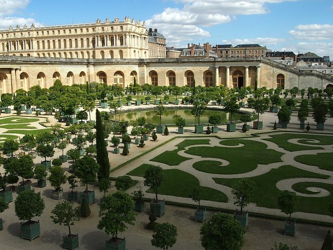 The Palace of Versailles is a former royal residence located in Versailles, west of Paris