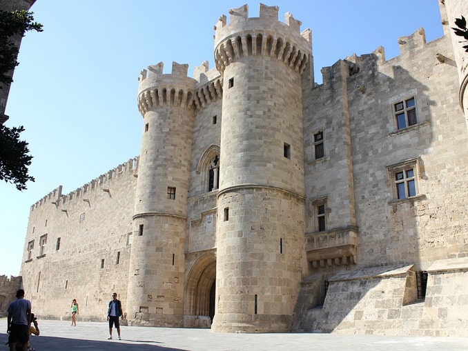 Is Rhodes Old Town worth visiting?