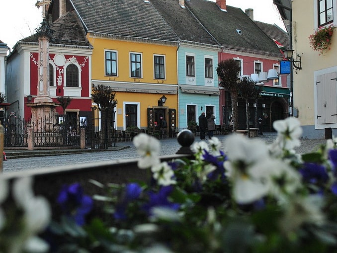 What are the top attractions to visit in Szentendre?