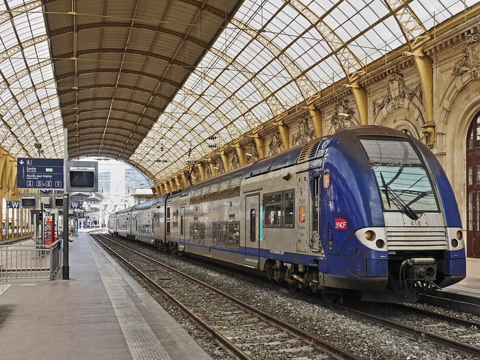 Train is the fastest way to get from Paris to Nice