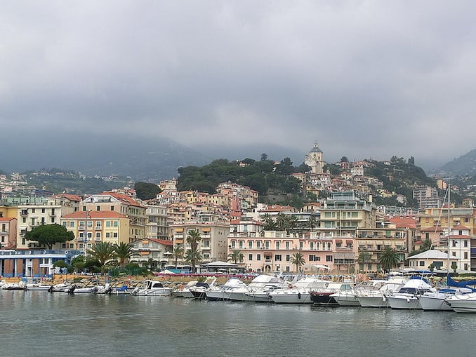 Sanremo is one of the beach towns of Liguria with a comfortable climate